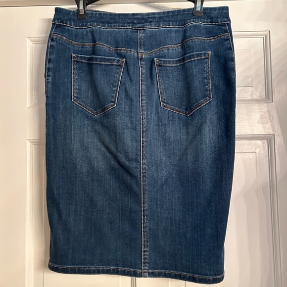 Chico's Knee Length Soft Denim Skirt Size 0.5 - Picture 3 of 4